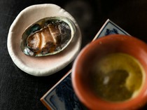  沾鮑魚肝和西京味噌的醬汁品嚐的涮涮鍋「鮑魚涮涮鍋」 