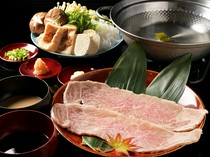  用“顶级A5级飞驒牛沙朗涮锅”简单地享用“飞驒牛” 