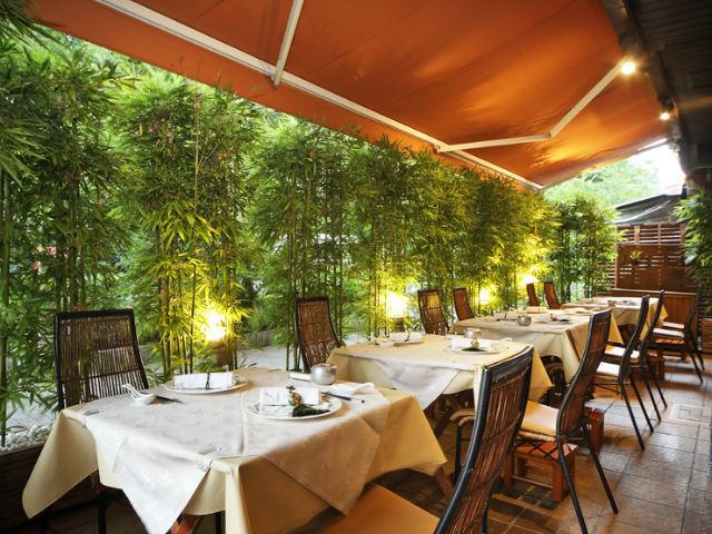 Enjoy the delicate flavor of Nouvelle Cuisine with reduced oil.